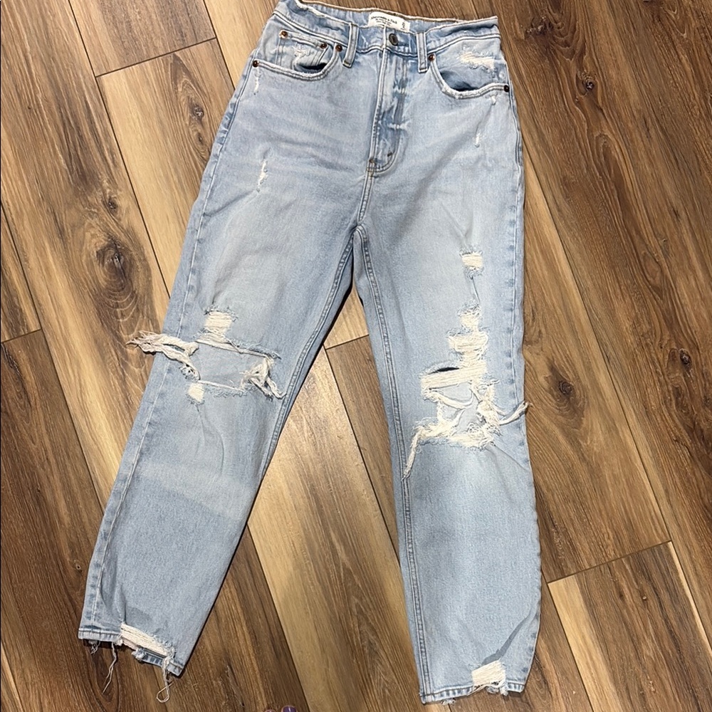 A&F CURVE LOVE ANKLE STRAIGHT JEAN